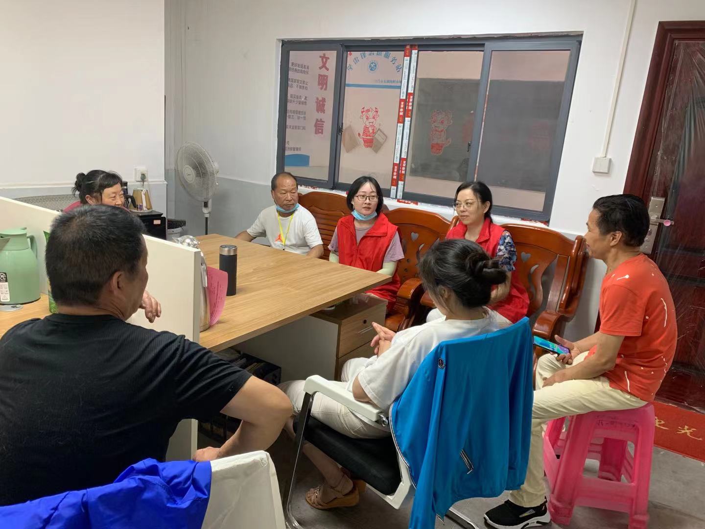 吴隽、王玉华 法治体检进企业.jpg 吴隽、王玉华 法治体检进企业.jpg