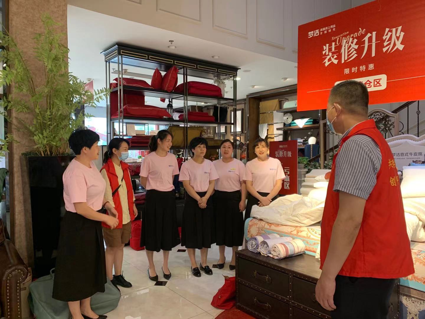 华荣、孙瑞 普法宣传零距离.jpg 华荣、孙瑞 普法宣传零距离.jpg