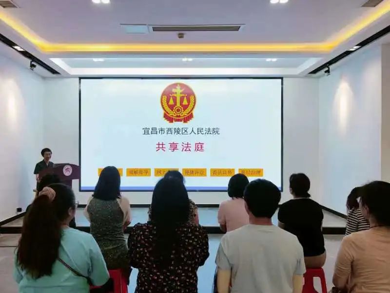 “共享法庭”进商圈.jpg