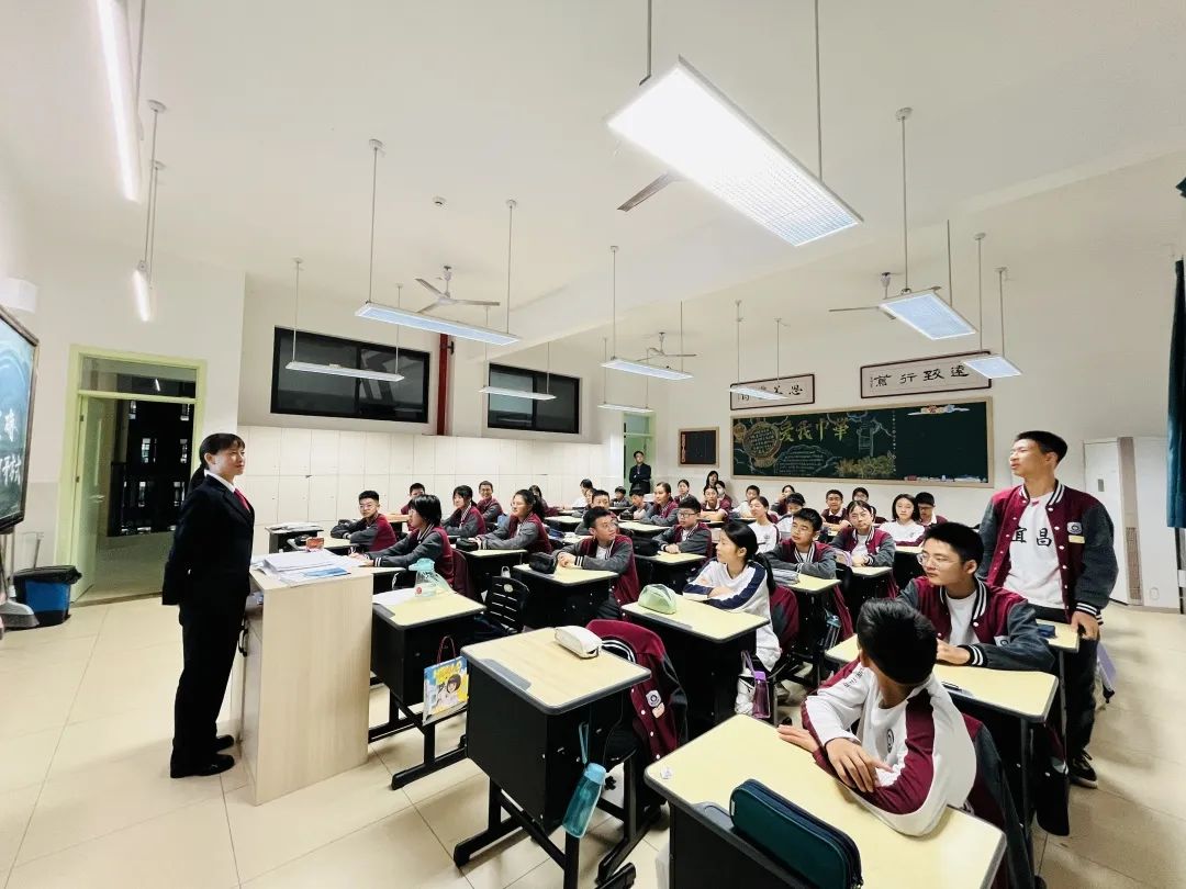 普法教育进校园.jpg