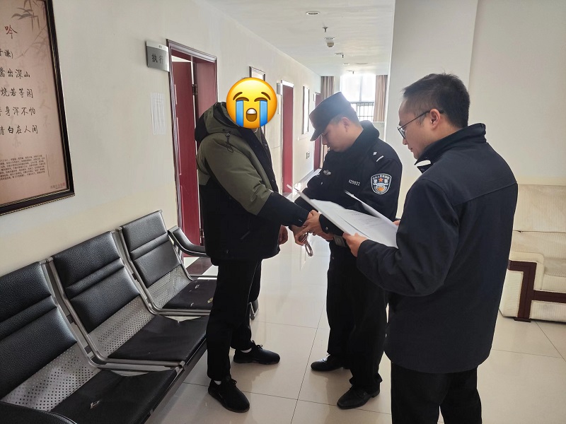 拘留上手铐.JPG